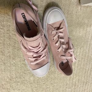 Unisex pink converse
